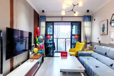  里城玺樾山3室2厅2卫678万