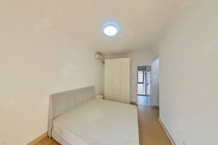 现代城华庭3室0厅0卫568万南北通透,业主急售,家电齐全