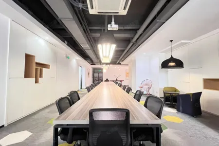 龙泰轩临街商铺5,500元/月