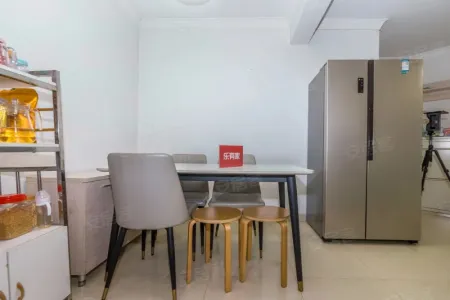 龙城国际1室1厅0卫200万南北通透