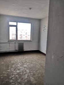 宏润花园 5室2厅1卫南 简装