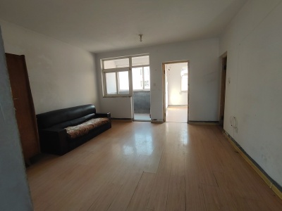 紧邻地铁口,庐山小区，稀缺小房型双南房