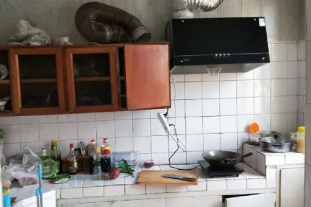 粮食局家属楼 2室2厅1卫 南 中装