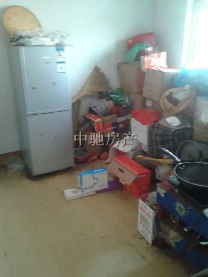 医院附近 3室1厅1卫 南 毛坯