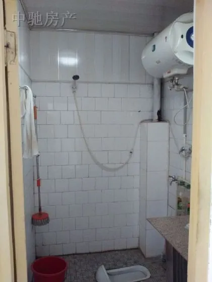 医院附近 3室1厅1卫南 中装