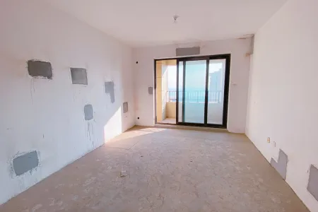 保利海上罗兰 2室1厅1卫南 毛坯