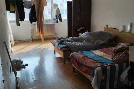 紧邻地铁口,盐滩小区，稀缺小房型双南房