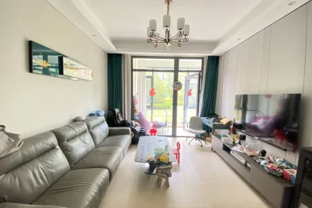 海信珠山小镇二期 3室2厅2卫南北 精装