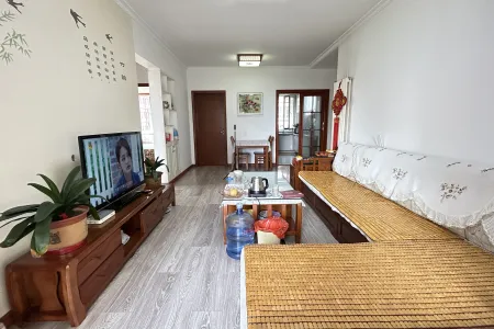 紧邻地铁口,和贵人家，稀缺小房型双南房