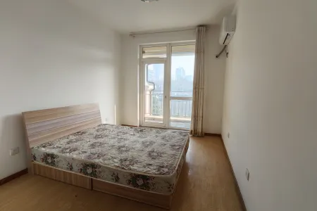 隆海东方华庭 3室2厅2卫南 精装