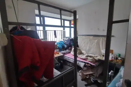 万达维多利亚湾（31-67号楼） 4房2厅2卫 南北 毛坯