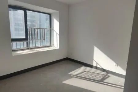 万达维多利亚湾（31-67号楼） 3室2厅2卫南 毛坯