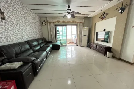 康大风和日丽 3室2厅1卫南 精装