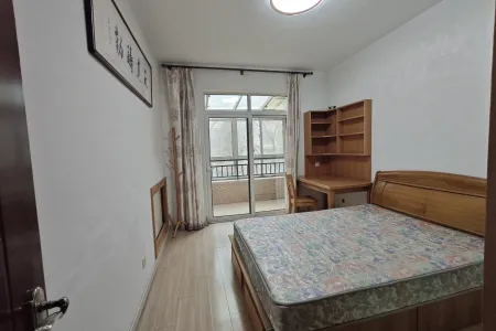 湛园 3室2厅2卫 南北 精装