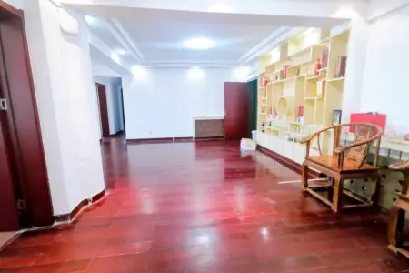 轻骑大厦 4室2厅1卫 北 中装