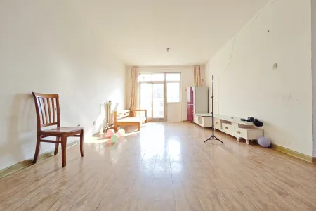 红卫小区 2房1厅1卫 南北 精装