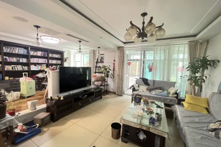 康大风和日丽 4室2厅2卫 南北 精装