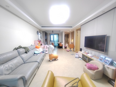 海信珠山小镇三期 3室2厅2卫 南 精装