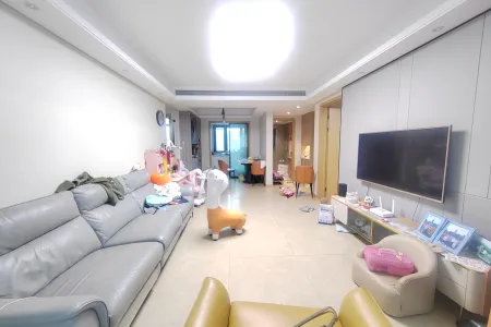 海信珠山小镇三期 3房2厅2卫 南 精装