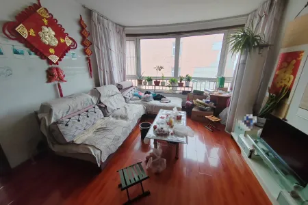 海港花园 3室1厅1卫南 中装