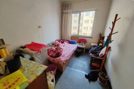 盐滩小区 3室1厅1卫南 普装