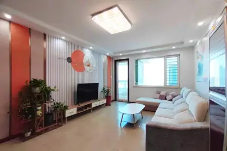 康大风和日丽 3室2厅1卫南 精装