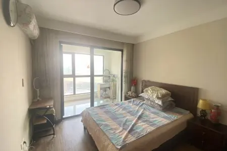 维多利亚湾南区（7-10）期 3室2厅2卫南 精装