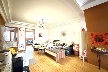 南京路 4房2厅2卫 南北 