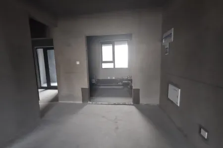 润诚天悦华府 3室2厅2卫南 毛坯