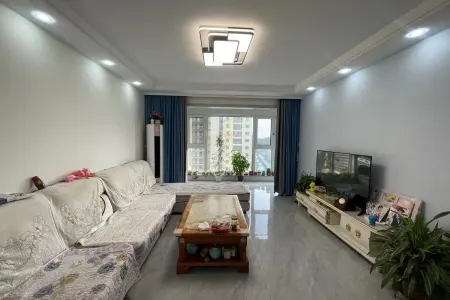 信达金地蓝庭 4室2厅2卫南北 精装