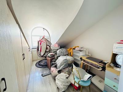 新贵都B区