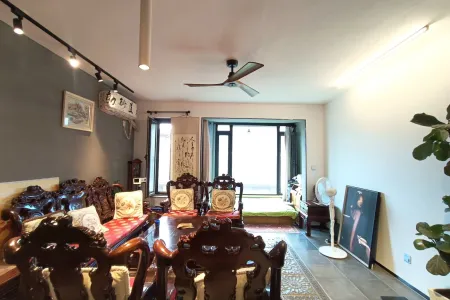 青岛小镇四期东区林溪别墅 叠加2室2厅2卫 南 精装