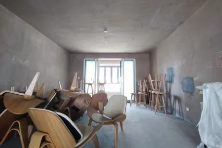 海上嘉年华 4室2厅2卫 南北 毛坯