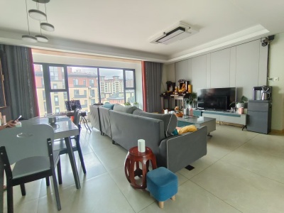 海信珠山小镇二期 3室1厅2卫 南北 精装