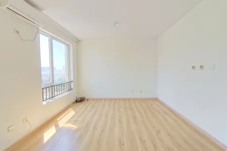 世茂诺沙湾五期 3室2厅2卫 南 普装