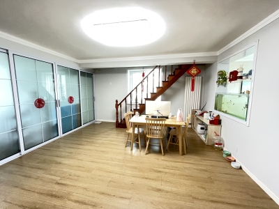 德惠东区北区 5室2厅2卫南北 精装