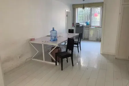 金湖小区 4房2厅1卫 南北 