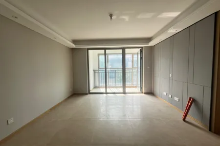 海信珠山小镇一期 3室2厅2卫 南 精装