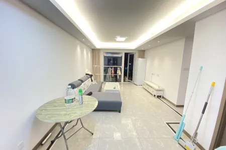 龙湖光年一期-花溪 3室2厅2卫 南 精装