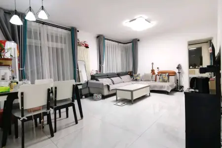 海尔望山居 2室2厅1卫南 精装