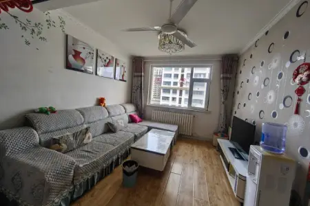 星河嘉园 4室2厅2卫东 精装