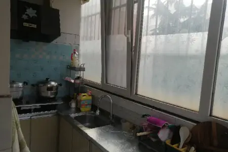  欧式田园风,豪华装修,地铁盘学区房！