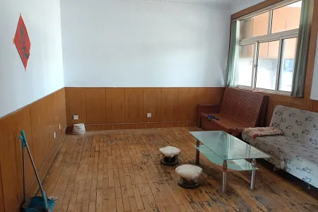 医院附近 2室2厅1卫 南北 简装