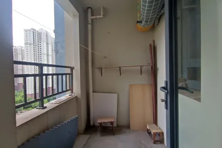 万达维多利亚湾（31-67号楼） 1室1厅1卫 南 毛坯