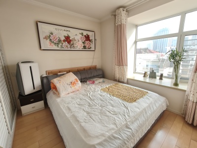 新贵都一期 4室2厅2卫 东南 精装