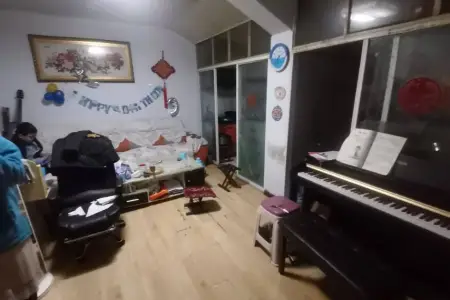 医院附近 3室1厅1卫南 中装