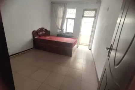 医院附近 3室1厅1卫 南 中装