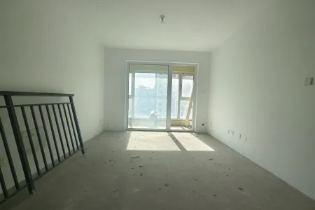 信达金地蓝庭 4室2厅2卫 南北 毛坯