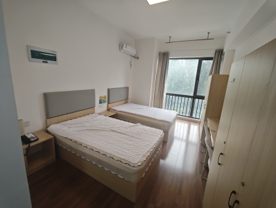 悦湖广场(商住楼) 1室1厅1卫 北 精装