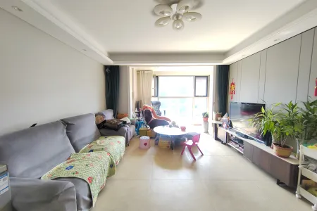 海信珠山小镇一期 3室2厅2卫 东 精装